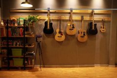 青岛哪个琴行卖吉他质量好 又便宜?